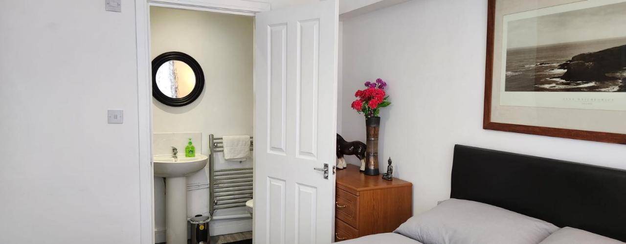 White House Ensuite Double Bedroom Warrington  Zewnętrze zdjęcie