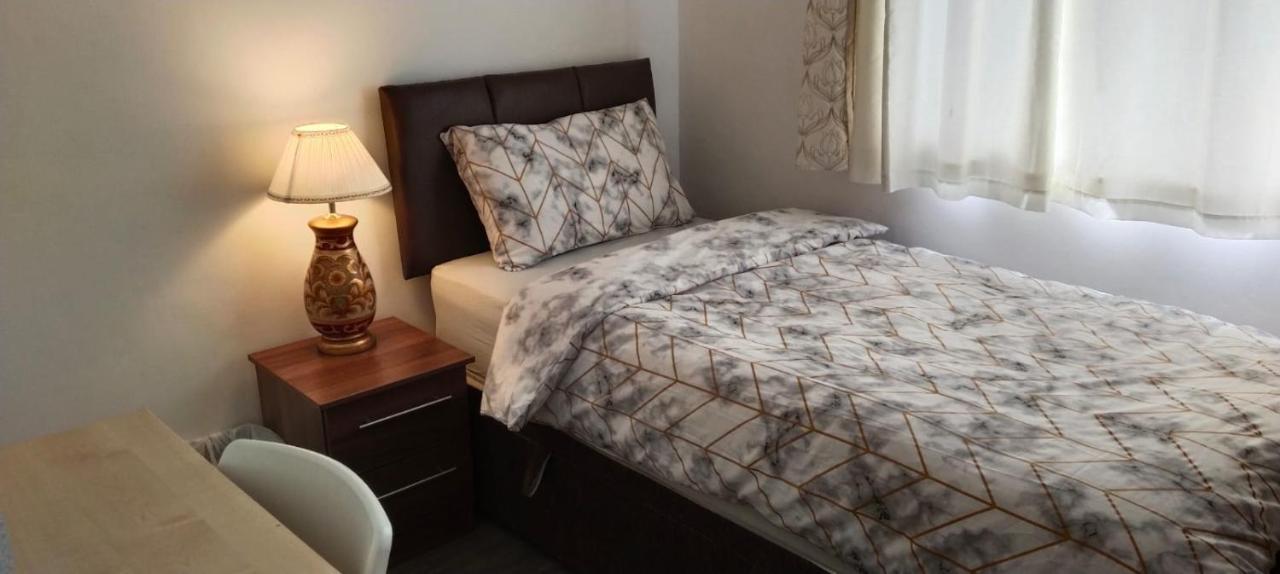 White House Ensuite Double Bedroom Warrington  Zewnętrze zdjęcie