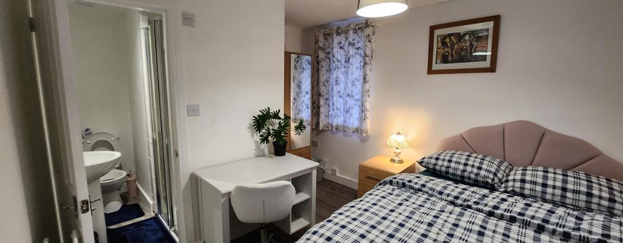 White House Ensuite Double Bedroom Warrington  Zewnętrze zdjęcie