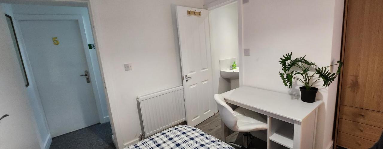 White House Ensuite Double Bedroom Warrington  Zewnętrze zdjęcie