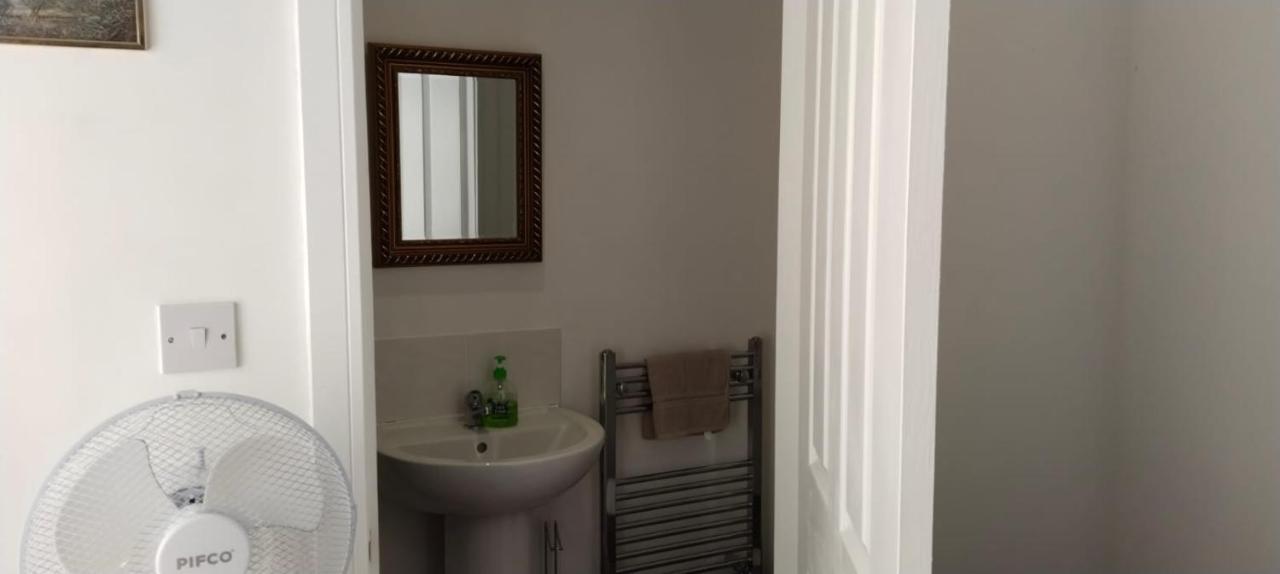 White House Ensuite Double Bedroom Warrington  Zewnętrze zdjęcie