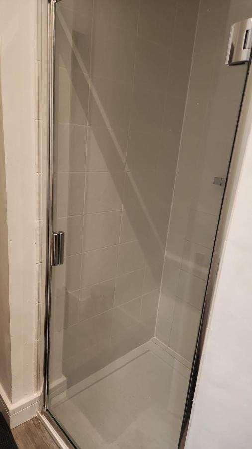 White House Ensuite Double Bedroom Warrington  Zewnętrze zdjęcie