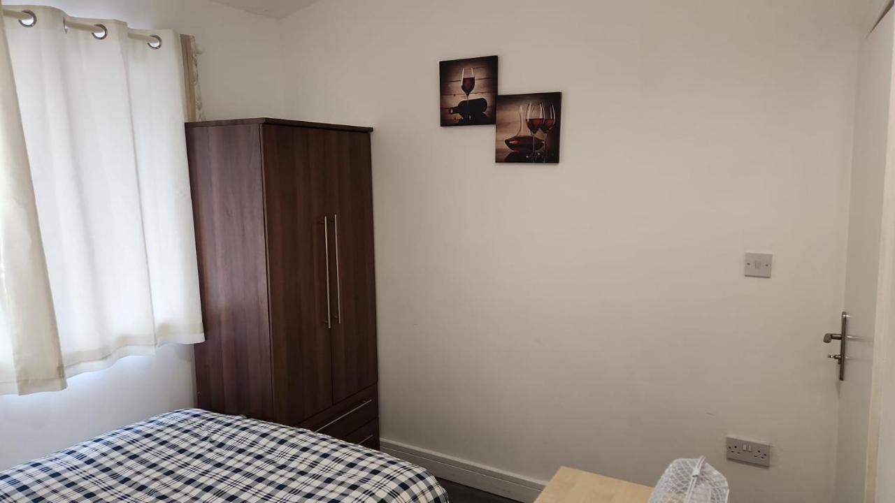 White House Ensuite Double Bedroom Warrington  Zewnętrze zdjęcie